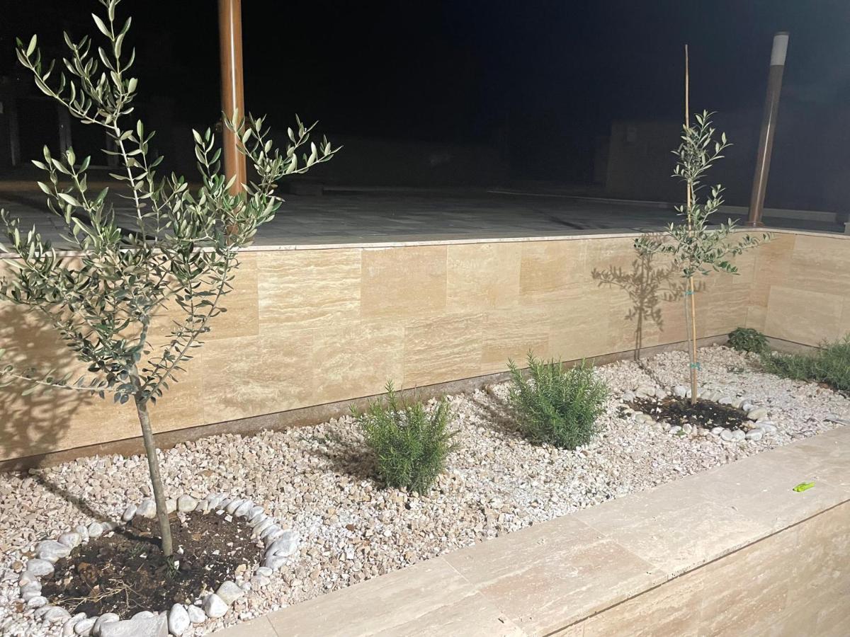 Vila Regina Apartment Rex With Swimming Pool Jezera Exterior foto