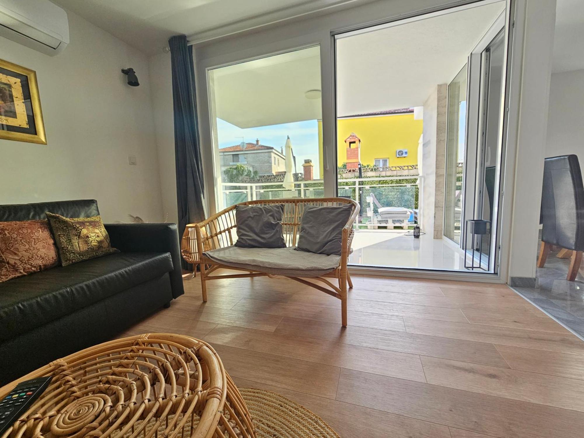 Vila Regina Apartment Rex With Swimming Pool Jezera Exterior foto