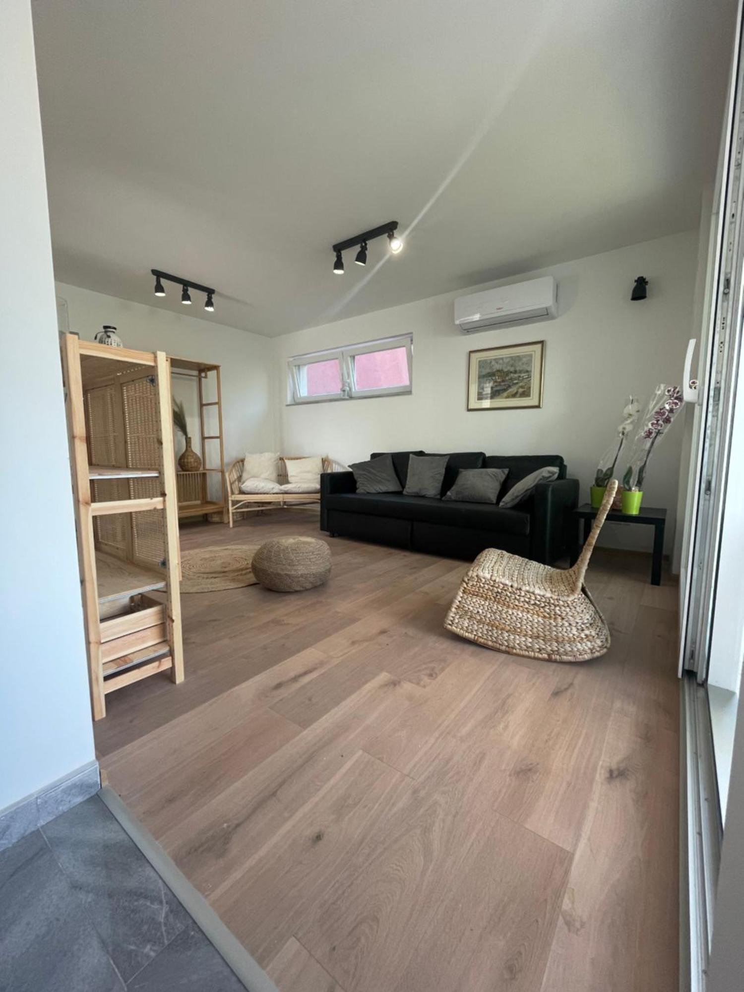 Vila Regina Apartment Rex With Swimming Pool Jezera Exterior foto